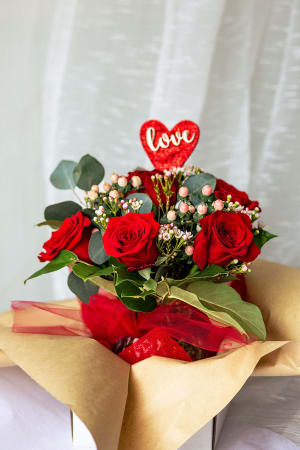 Half Dozen Roses (Includes Vase)