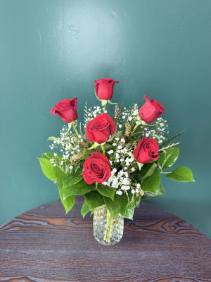 Classic 1/2 Dozen Roses With Filler