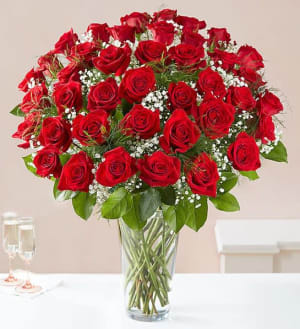 CLASSIC ROMANCE - PREMIUM RED ROSES