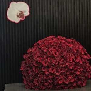 200 IN RED Flower Bouquet