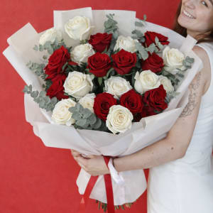 RED & WHITE ROSE BOUQUET