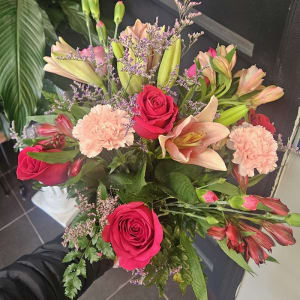 The Romantic Mix Arrangement in Vase