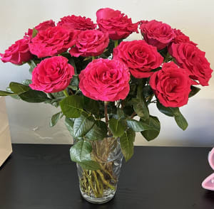 Hot Pink Roses in a Vase Flower Bouquet