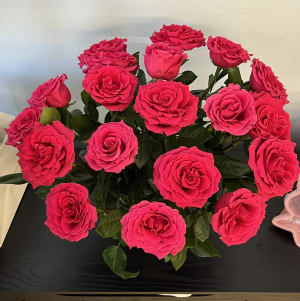 Hot Pink Roses in a Vase Flower Bouquet