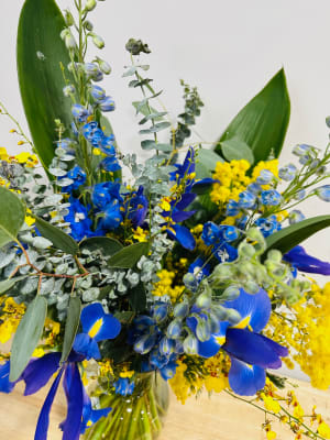Florist's Choice - Exquisite Arrangement