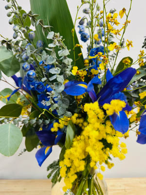 Florist's Choice - Exquisite Arrangement