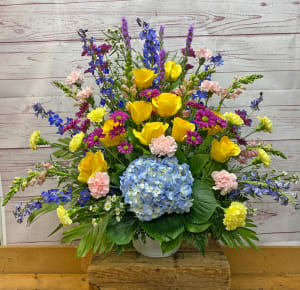 Heartfelt Memories Traditional Arrangement