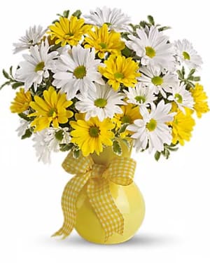 Teleflora's Upsy Daisy Flower Bouquet
