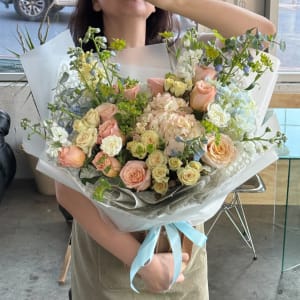 PRETTY BLOSSOM BOUQUET Flower Bouquet