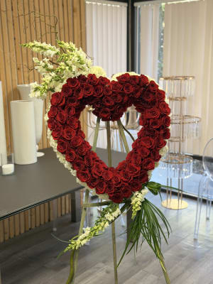 Heart Standing 4 Flower Bouquet