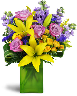Springtime Kiss™ Flower Bouquet
