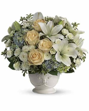 Beautiful Dreams by Teleflora Flower Bouquet