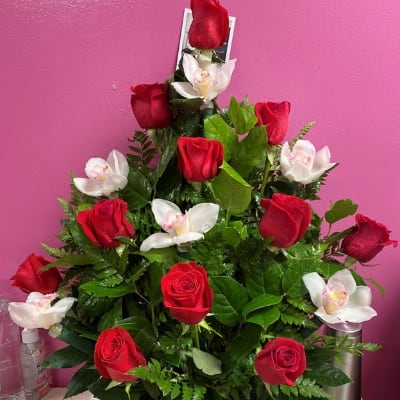 Pink Christmas Romance Ramo Buchon Flower Delivery Chicago IL