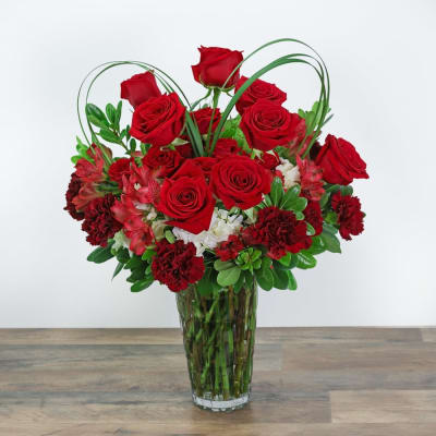 Love Blooms - Modern Style - 12 Red Roses in Vase - Van Belle Flowers