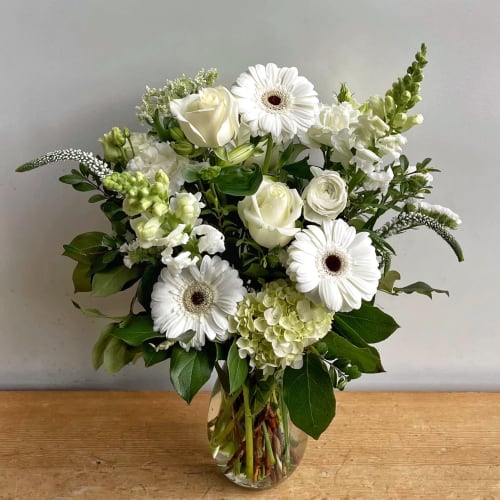 Florist V8W 9Z9 | V8W 9Z9 Flower Delivery by Poppies Floral Art