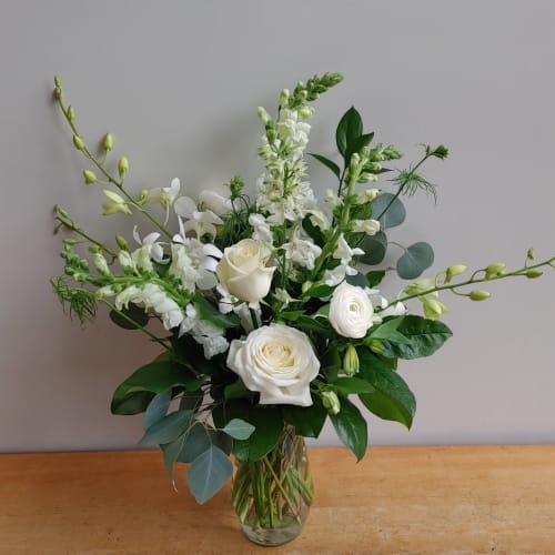 ROOTELIER & 日日花です。 Florist V8V 1A1 | V8V 1A1 Flower Delivery by Poppies Floral Art