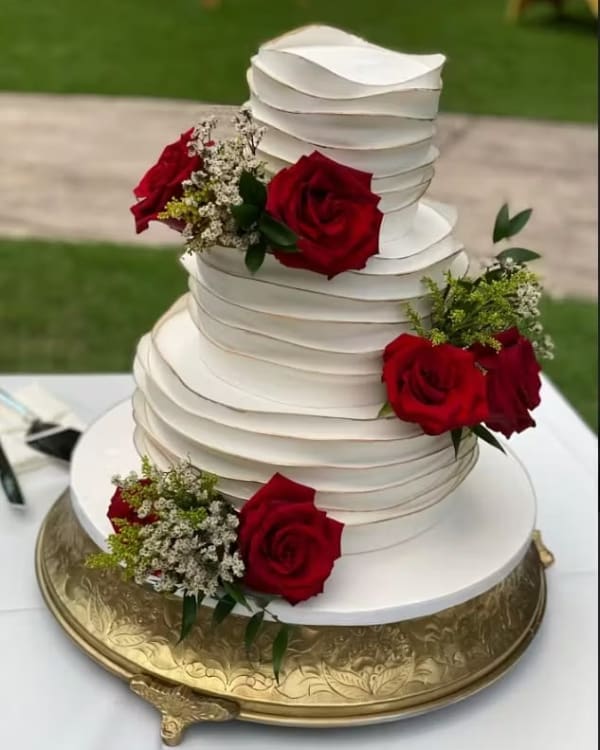 Wedding cake with red roses