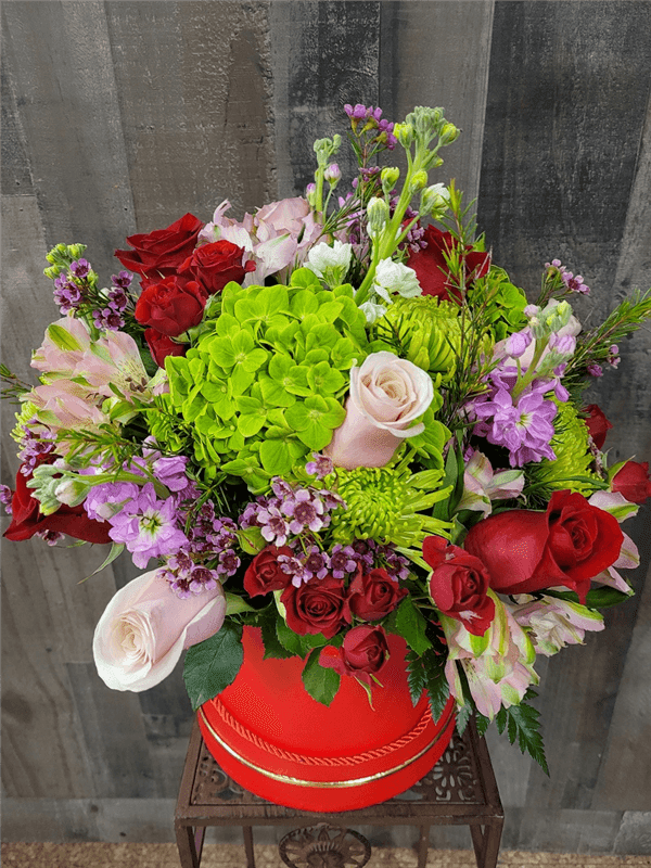 Deluxe Green Wonder in Red w/Gold Rim Hat Box
