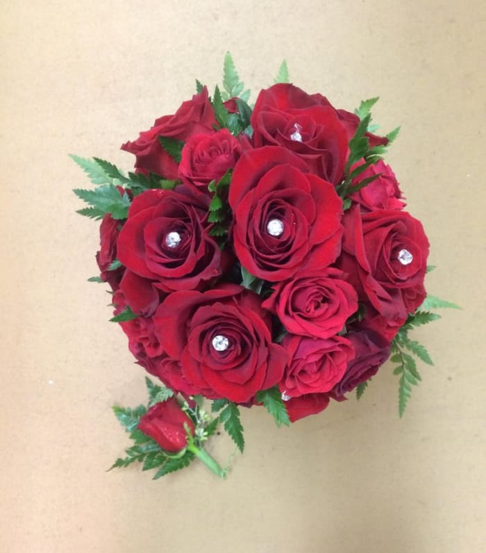 Red Rose Bouquet with Accent