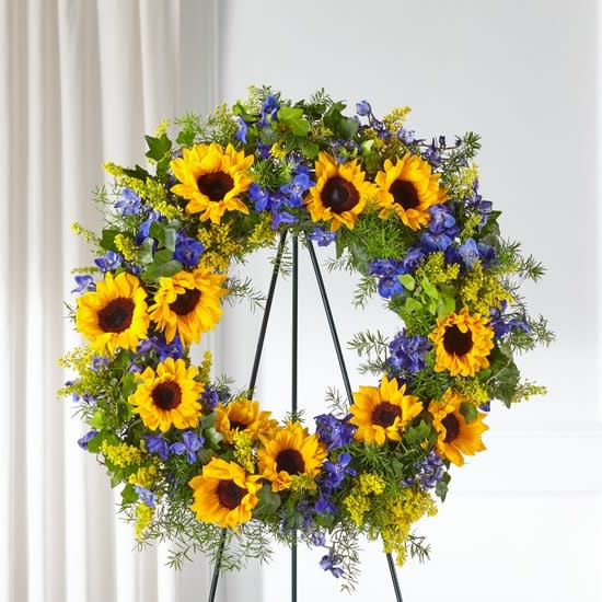 The FTD Bright Rays Wreath