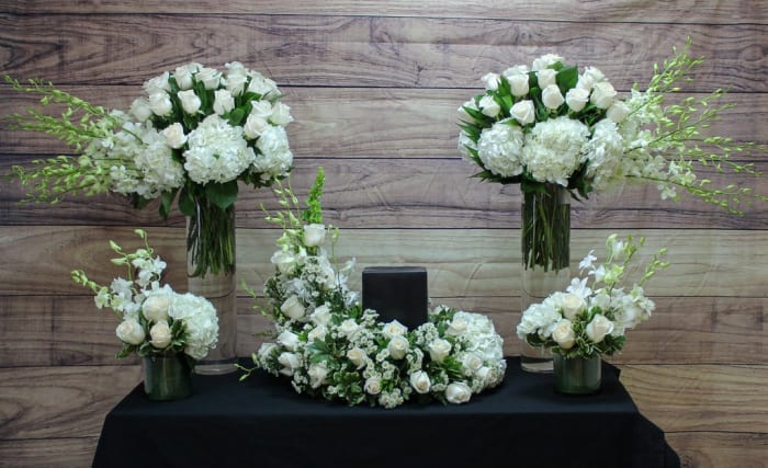 SAU-5 Set de urna rosas, hortensias y orquídeas