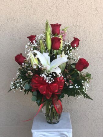 1/2 Dz roses with lilys