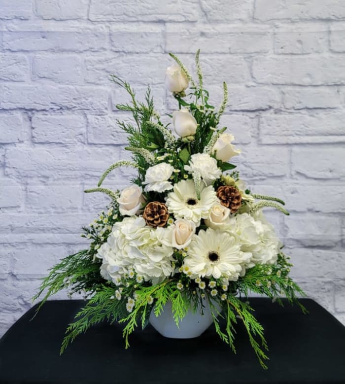 ND-13 Arreglo de hortensias, rosas, claveles, gerberas, veronica y follaje navideño