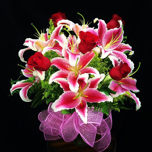 Stargazer Lily and Roses