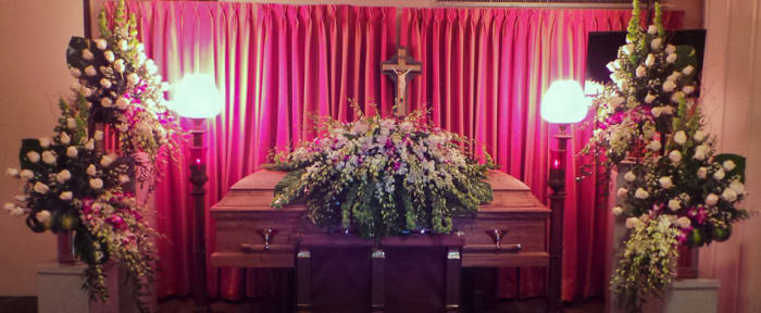 SC-25 Set funeral de rosas y orquídeas con cinta impresa
