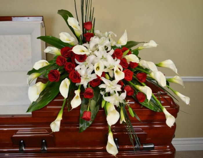 TRUE LOVE CASKET SPRAY