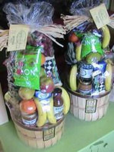 FRUIT AND GOURMET BASKET RF58