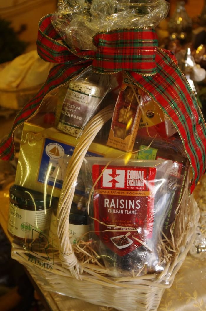 New England Christmas Greettings Gourmet Basket