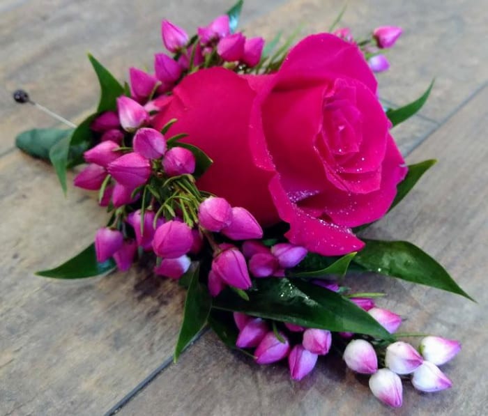 RASPBERRY BOUTONNIERE WITH BARONIA