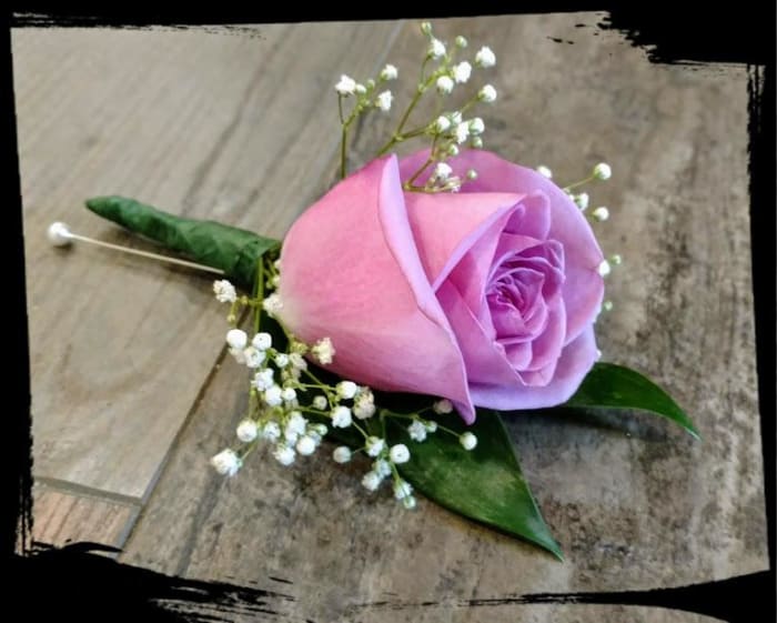 LAVENDER ROSE BOUTONNIERE