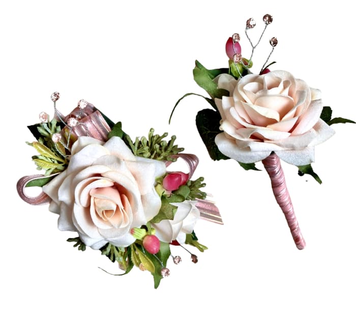 Silk Peachy Keen Wristlet and Boutonniere Set