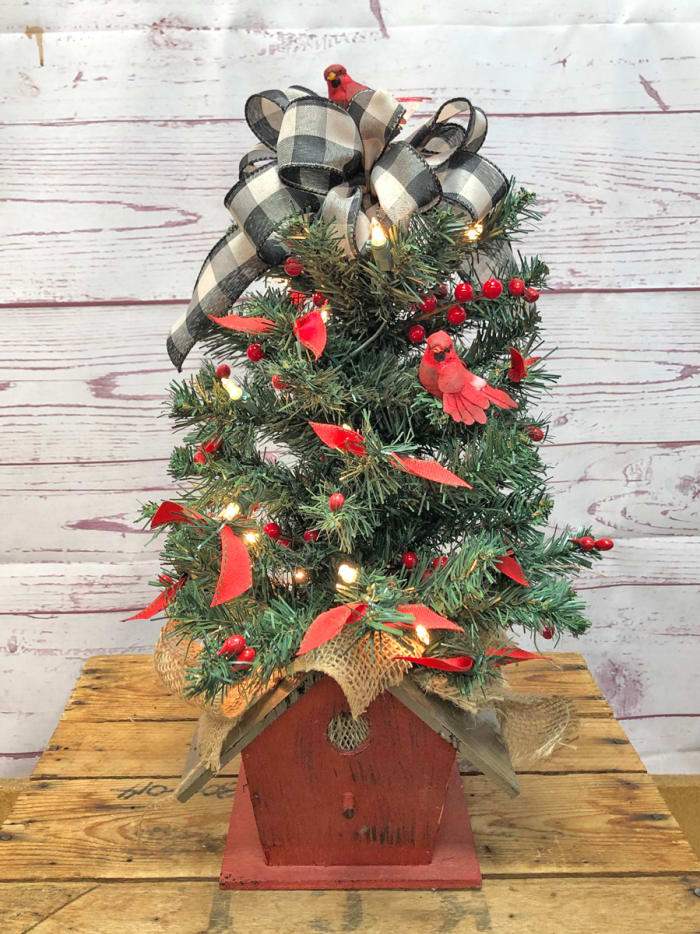 Country Cardinal Christmas Silk (Artificial) Tree