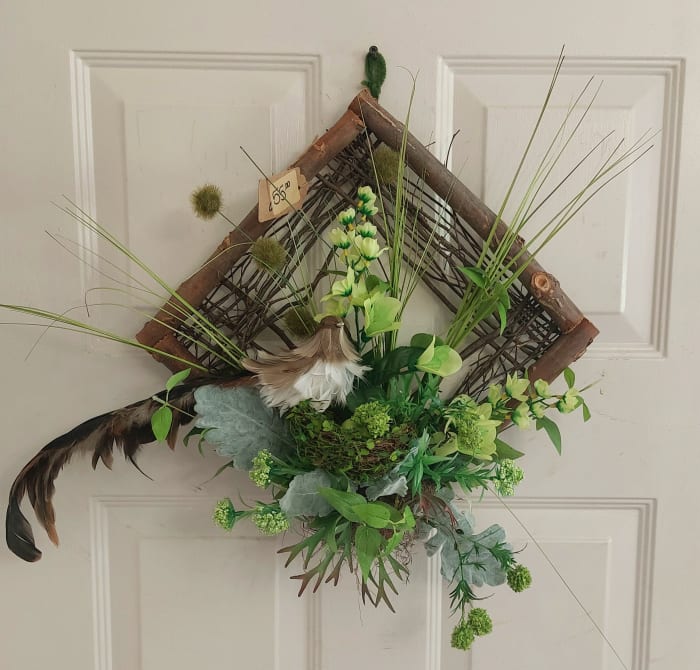Square Wreath with Nesting Bird