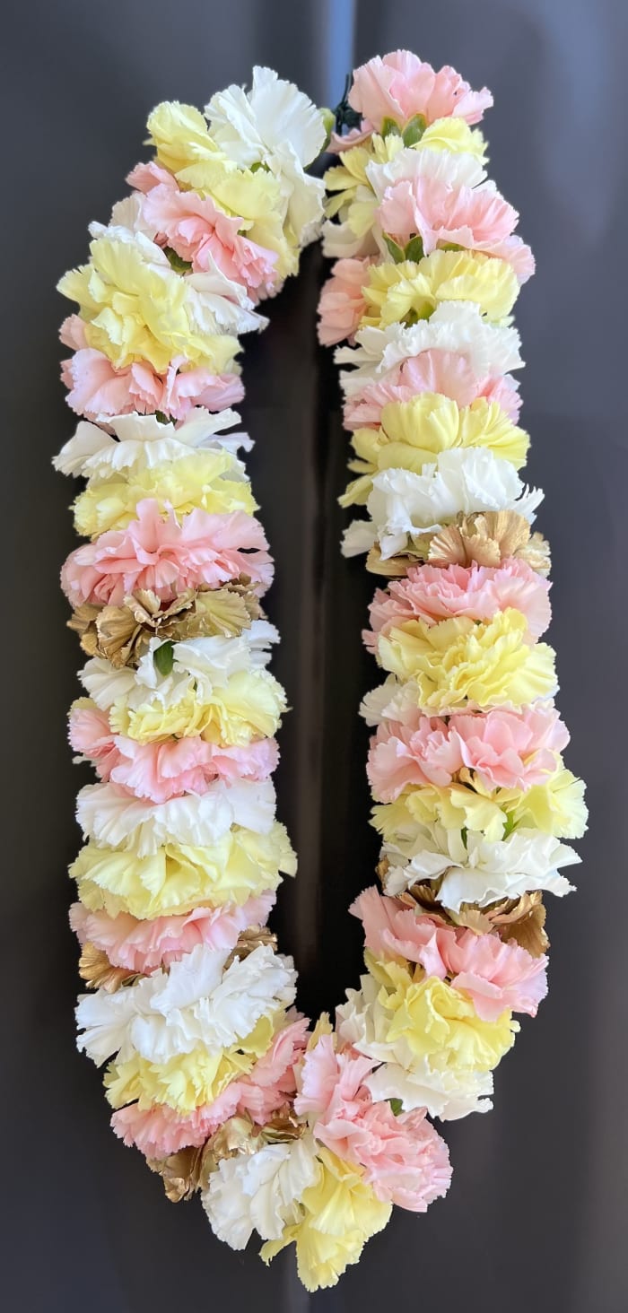 Carnations Lei