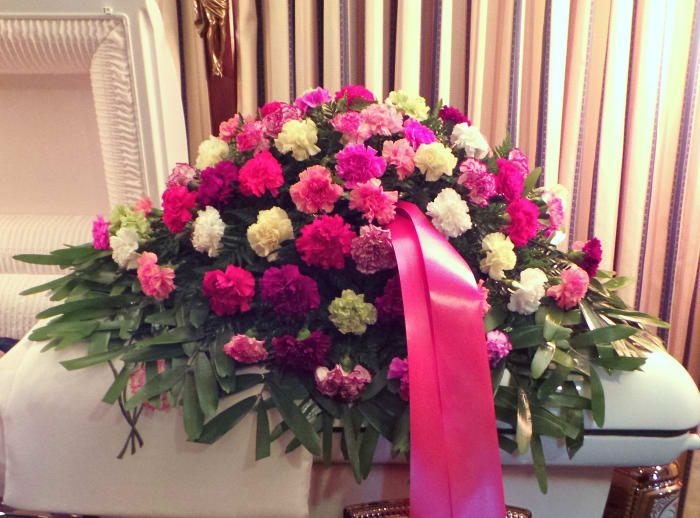 B-19 Casket cover de claveles