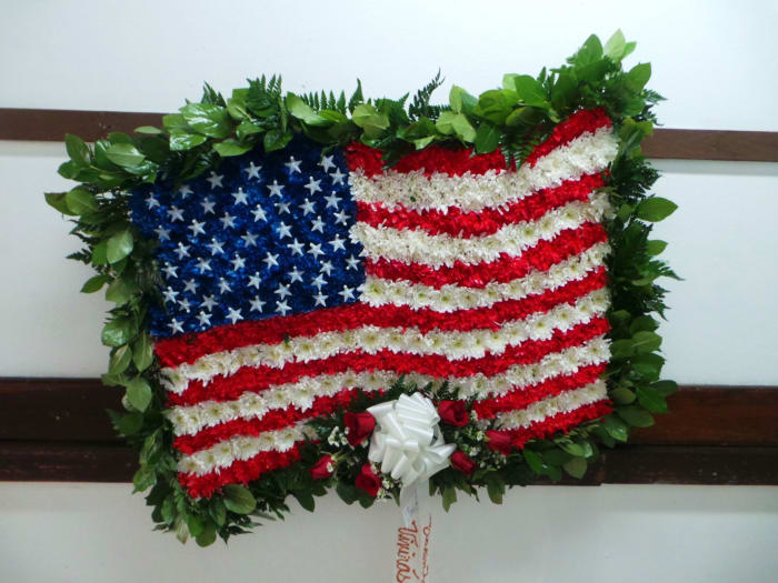 F-55 Bandera de USA de pompones con focal en rosas