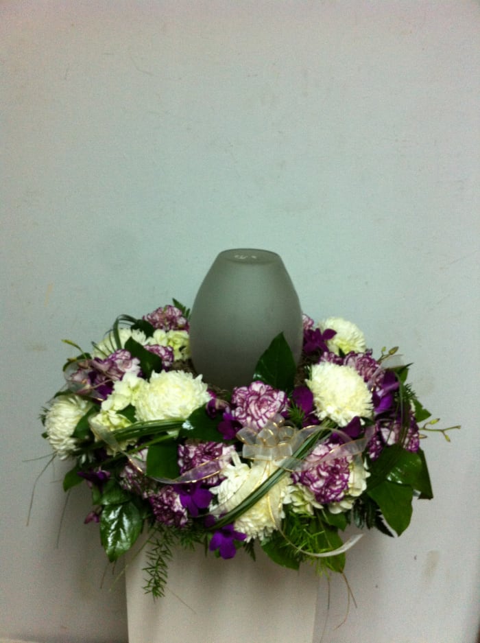 C-31 Arreglo para urna de claveles y crisantemos