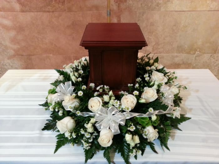 C-32 Arreglo para urna de rosas