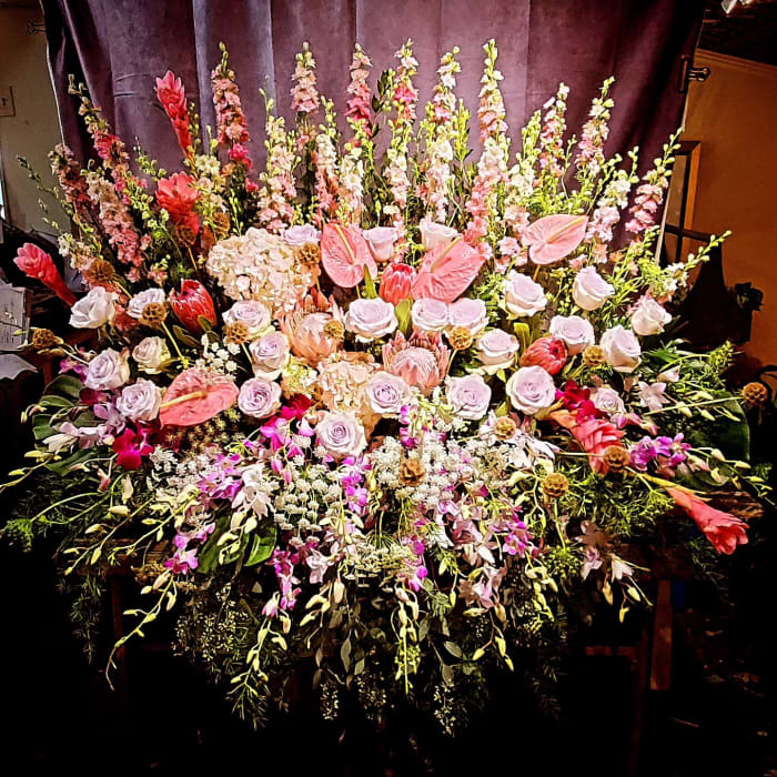 Hedge and Cascade Bouquet in Pinks (aprox. 6'x6')