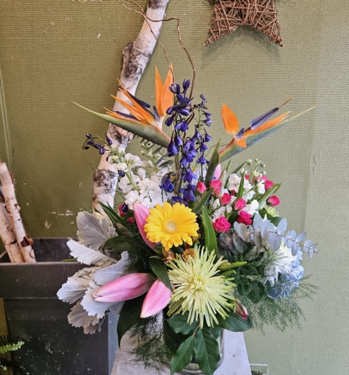 Birds' Garden vase arrangement