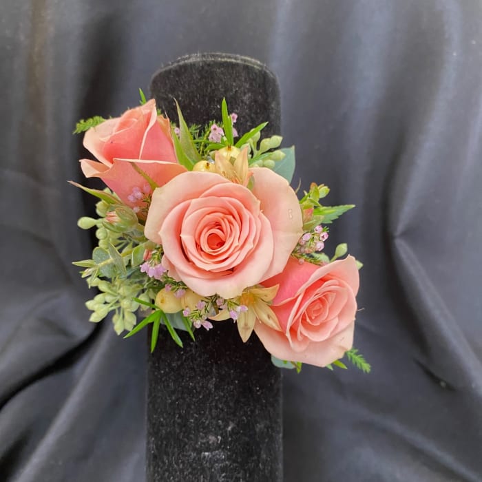 SOFT PINK WRIST CORSAGE