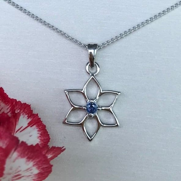 Yogo Sapphire Flower Pendant