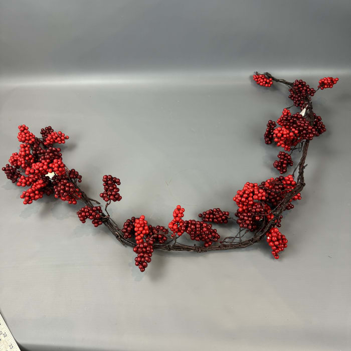 Berry Garland 48"