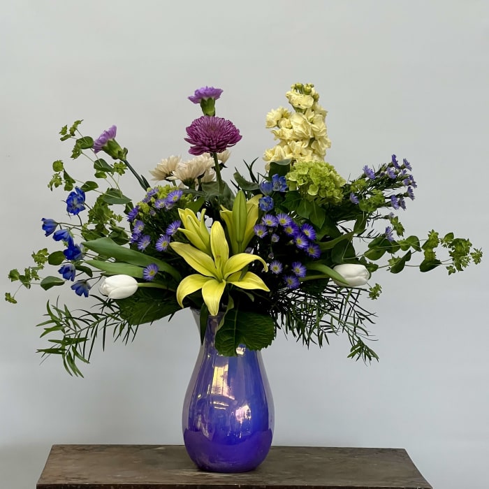 Blooming vase arrangement