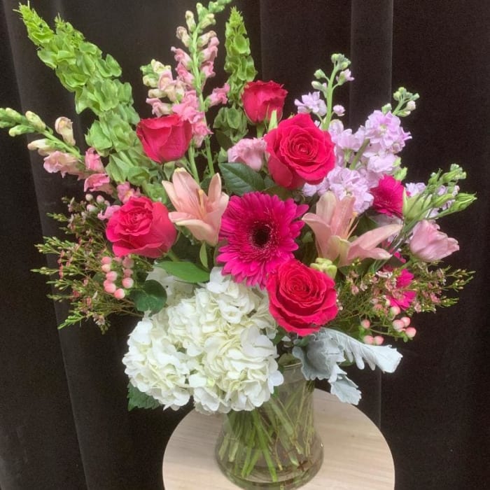 TCG's Olivia Lee Bouquet Flower Delivery Geneva IL Town & Country Gardens