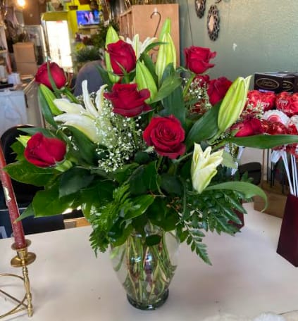 Dozen Red w/ Lilys